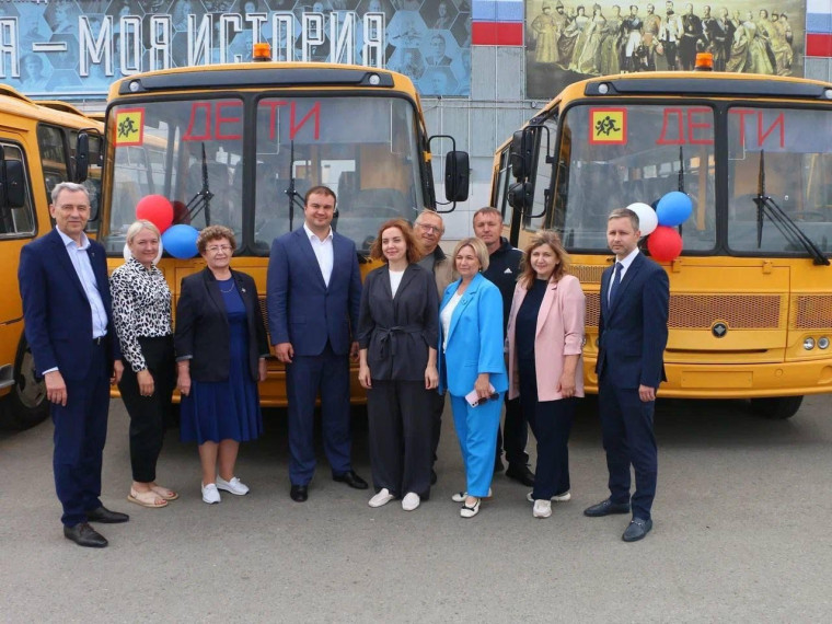 МБОУ "Красноярская СОШ" получила новый автобус.